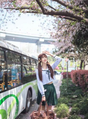 年轻的妈妈在线观看视频